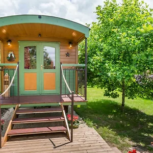  Hébergement de vacances Roulotte Au Paradis Des Animaux 2 à 4 Personnes